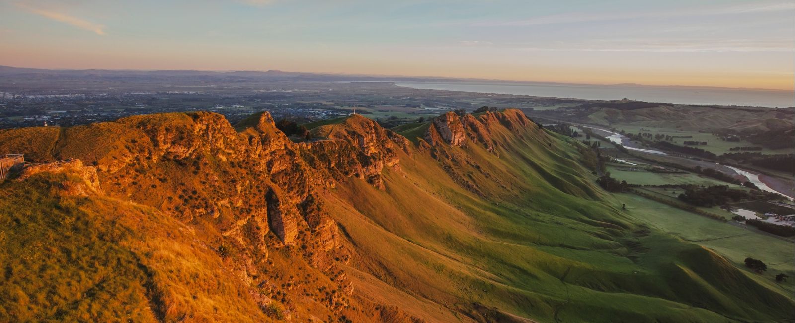 boutique accommodation napier HBT te mata peak banner