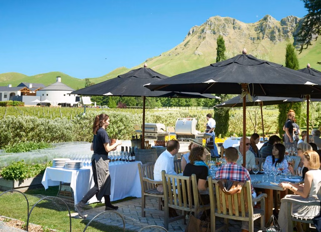 Luxury Accommodation Hawkes Bay, 415 Marine Parade food drinks